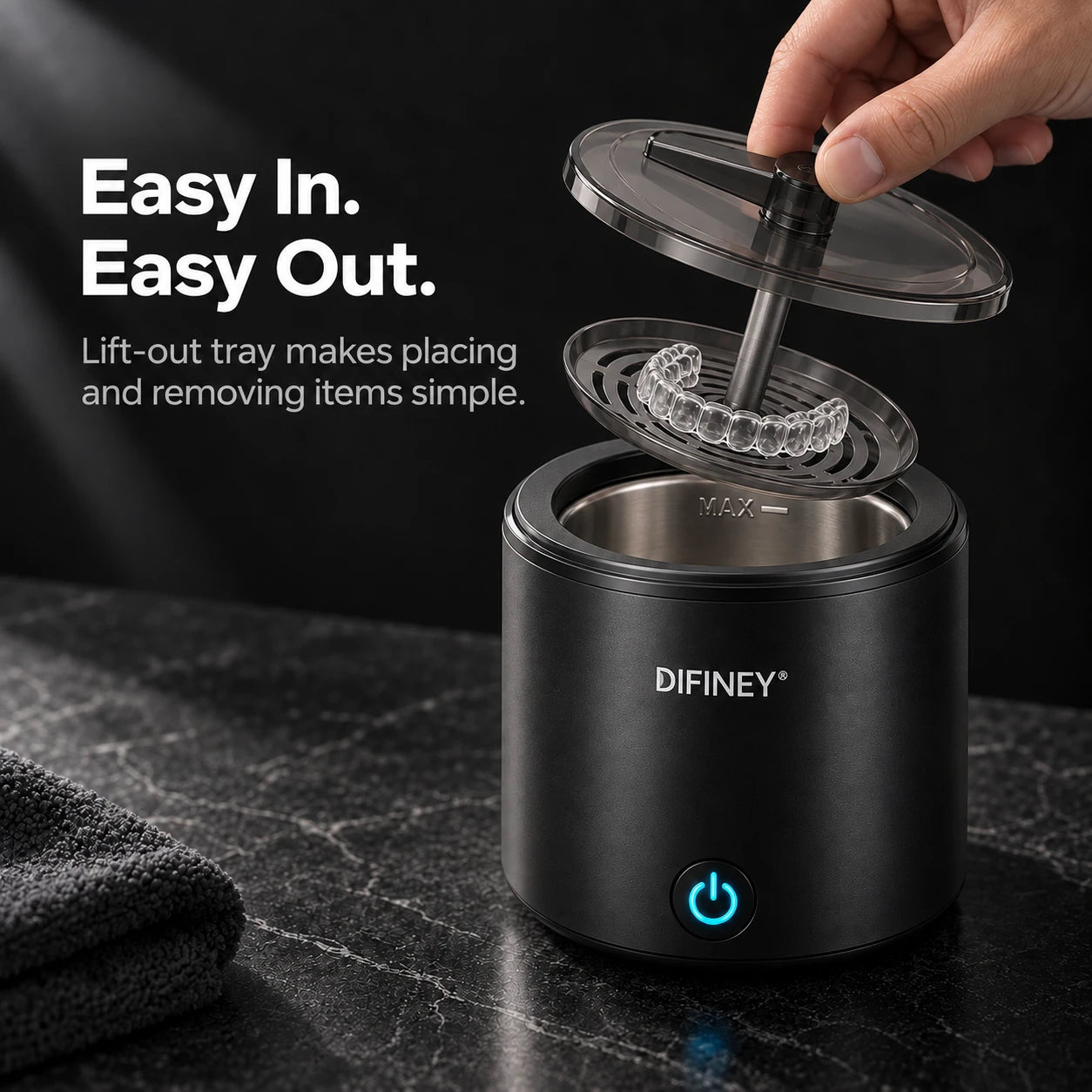 Mouthpiece and retainer cleaning — lift-out tray